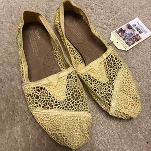 New Toms Womens Classic Crochet Slip Ons